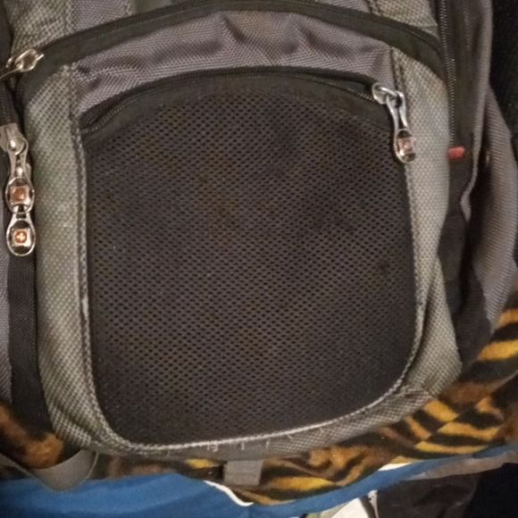 Really Nice SwissGear backpack - Picture 4 of 4